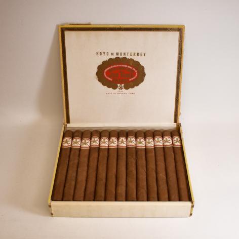 Lot 30 - Hoyo de Monterrey Double Coronas 