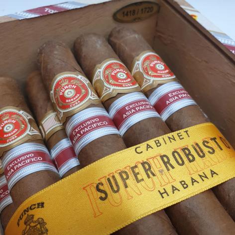 Lot 313 - Punch Super Robustos de Punch