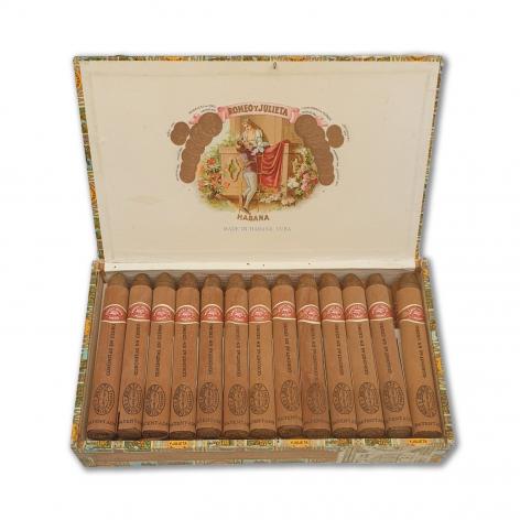 Lot 317 - Romeo y Julieta Coronitas en Cedro