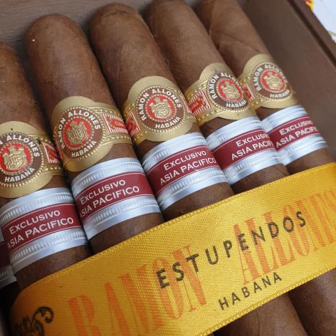 Lot 319 - Ramon Allones Estupendos