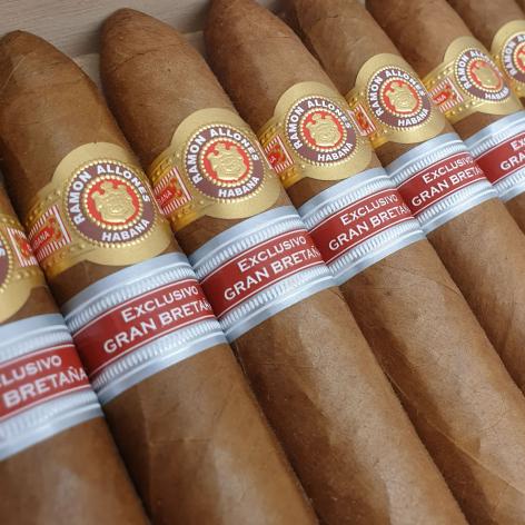 Lot 320 - Ramon Allones Petit Belicosos 