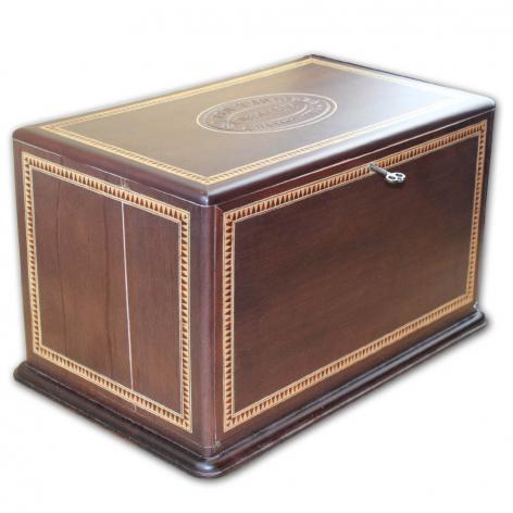 Lot 321 - Romeo y Julieta Replica Humidor