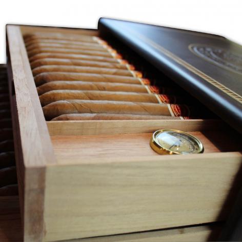 Lot 321 - Romeo y Julieta Replica Humidor