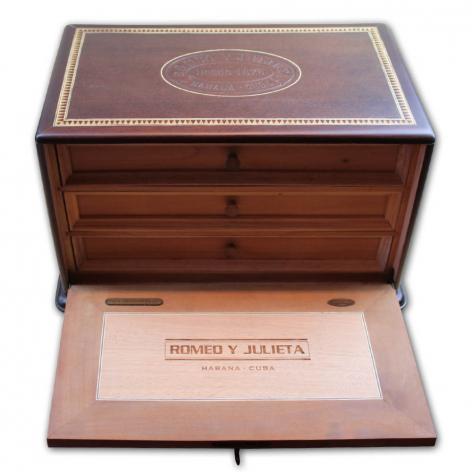 Lot 321 - Romeo y Julieta Replica Humidor