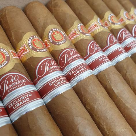 Lot 325 - Ramon Allones Phoenicio 40