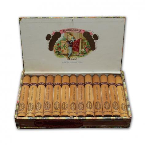 Lot 326 - Romeo y Julieta Coronitas en Cedro