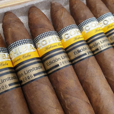 Lot 327 - Cohiba Piramides 