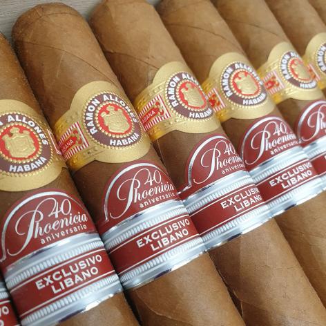 Lot 327 - Ramon Allones Phoenicio 40