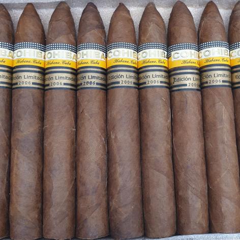 Lot 329 - Cohiba Piramides 