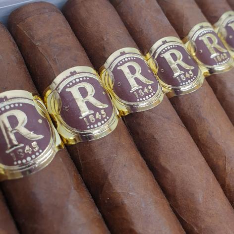 Lot 329 - Vegas Robaina Famosos 