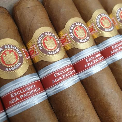 Lot 329 - Ramon Allones Silver Jubilee 