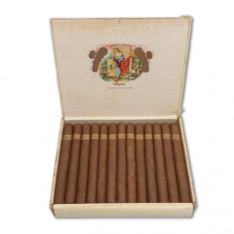Lot 32 - Romeo y Julieta Churchills
