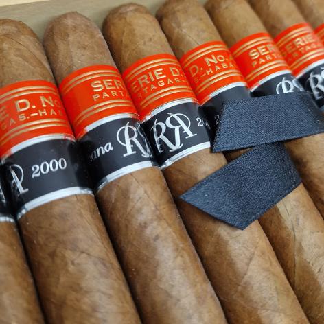 Lot 330 - Partagas Serie D No.4 Reserva