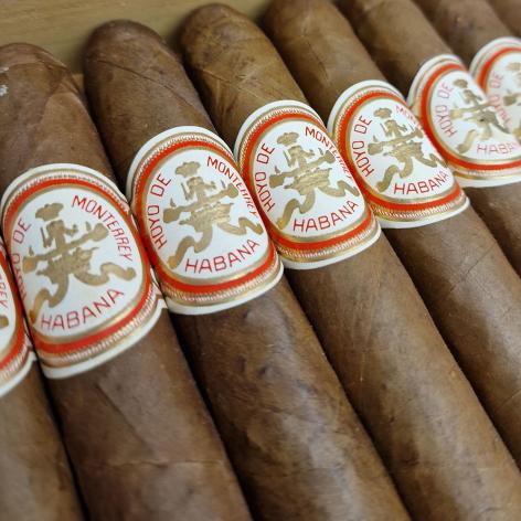 Lot 332 - Hoyo de Monterrey Extravaganza