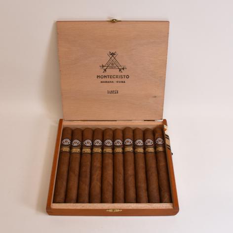 Lot 335 - Montecristo Dantes