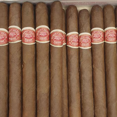 Lot 338 - Romeo y Julieta Curiosidades