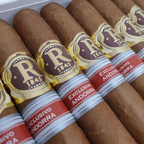 Lot 339 - Vegas Robaina Short Robaina 