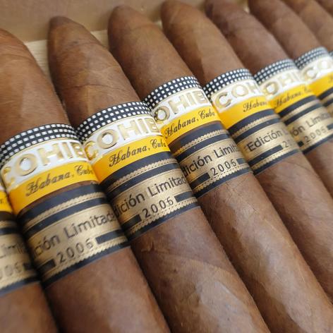 Lot 344 - Cohiba Piramides 