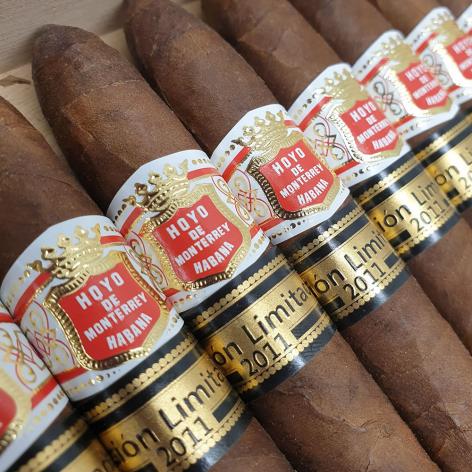 Lot 351 - Hoyo de Monterrey Short Hoyo Piramides 