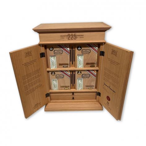 Lot 351 - Ramon Allones Hunters & Frankau Aniversario 225