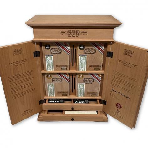 Lot 351 - Ramon Allones Hunters & Frankau Aniversario 225