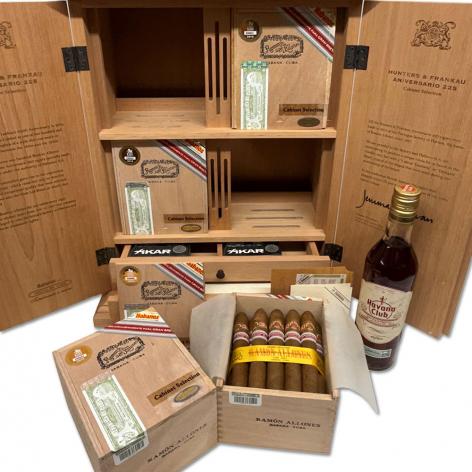 Lot 351 - Ramon Allones Hunters & Frankau Aniversario 225