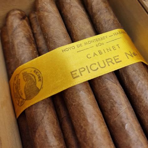 Lot 352 - Hoyo de Monterrey Epicure No. 1