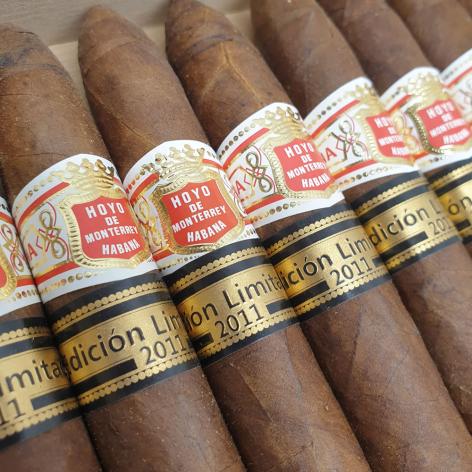Lot 353 - Hoyo de Monterrey Short Hoyo Piramides 