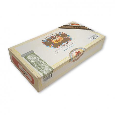 Lot 357 - H. Upmann Robustos