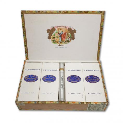 Lot 35 - Romeo y Julieta Churchills