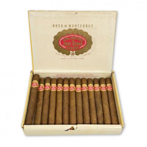 Lot 362 - Hoyo de Monterrey Coronas 