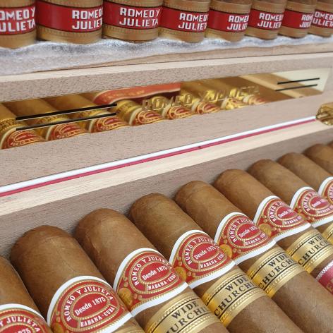 Lot 363 - Romeo y Julieta Wide Churchills Travel Humidor