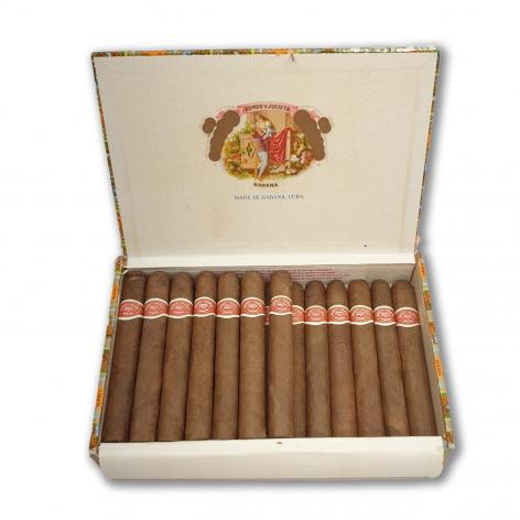 Lot 366 - Romeo y Julieta Petit Coronas