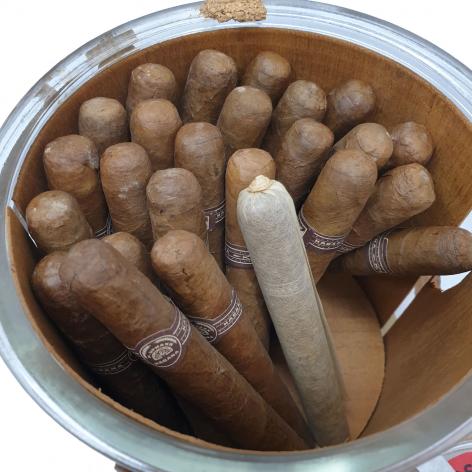 Lot 369 - H. Upmann Petit Coronas