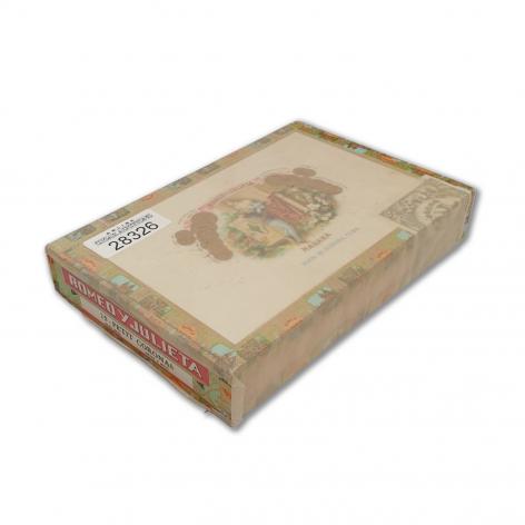 Lot 36 - Romeo y Julieta Petit Coronas