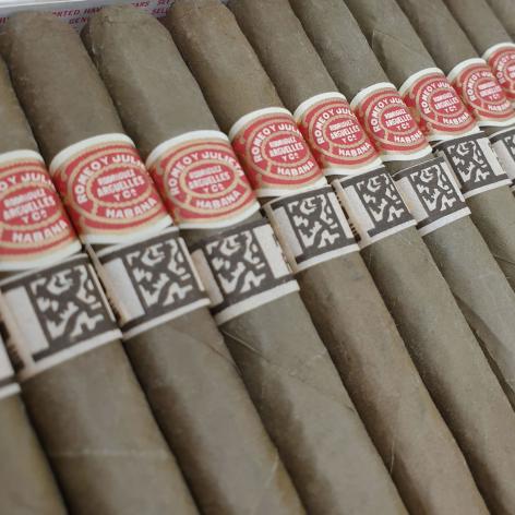 Lot 36 - Romeo y Julieta Palmas Reales 