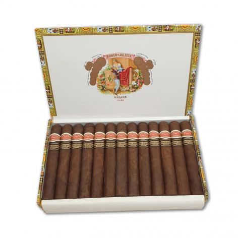 Lot 371 - Romeo y Julieta Escudos 