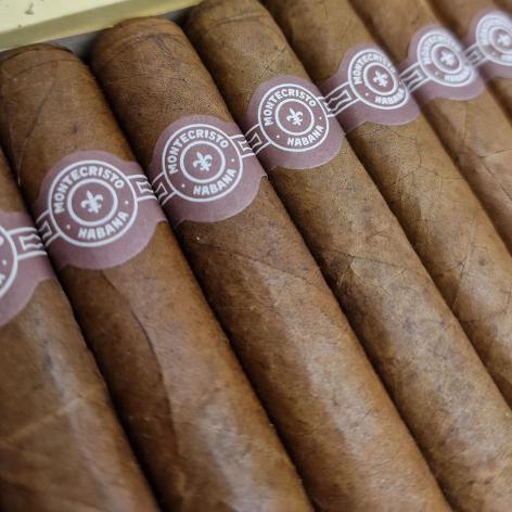 Lot 371 - Montecristo No. 5