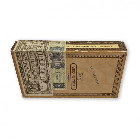 Lot 371 - Montecristo No. 5