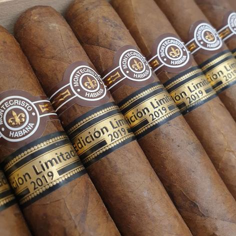 Lot 372 - Montecristo Supremos 