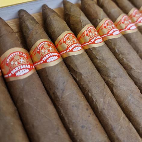 Lot 376 - Partagas Presidente