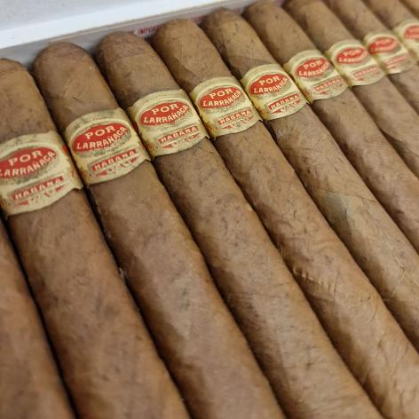 Lot 379 - Por Larranaga Petit Coronas