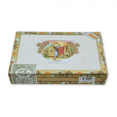 Lot 379 - Romeo y Julieta Celestiales Finos