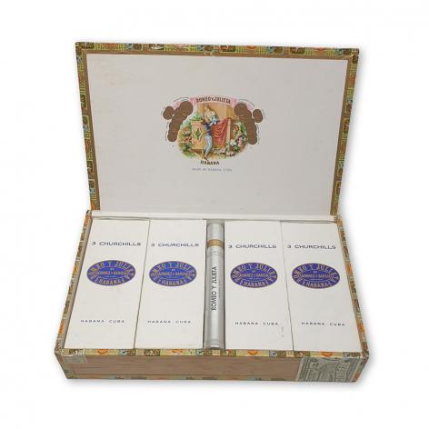 Lot 37 - Romeo y Julieta Churchills 