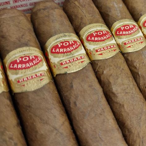 Lot 380 - Por Larranaga Petit Coronas
