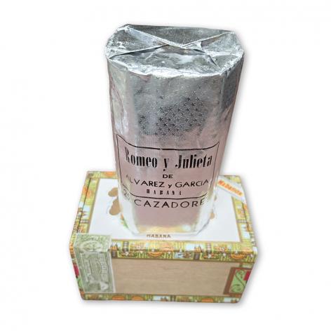 Lot 381 - Romeo y Julieta Cazadores