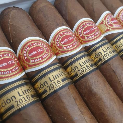 Lot 382 - Romeo y Julieta Capuletos