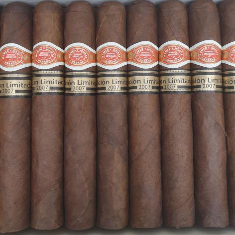 Lot 385 - Romeo y Julieta Escudos 