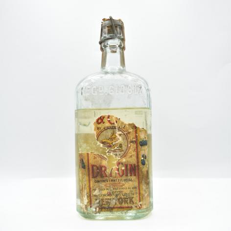 Lot 386 - Gordon&#39s Dry Gin 1910s US Distilled Dry Gin