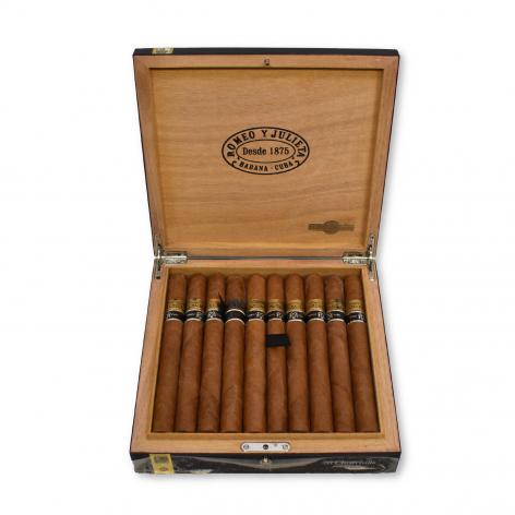 Lot 389 - Romeo y Julieta  Churchills Reserva